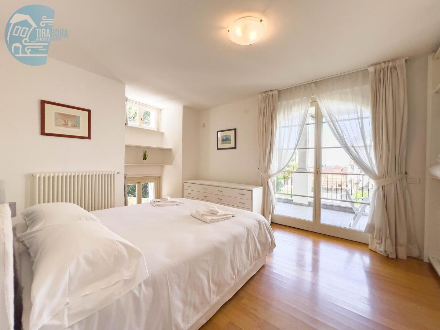 Cattedrale 5 Tirabora Short Rent Apartment Триест Екстериор снимка