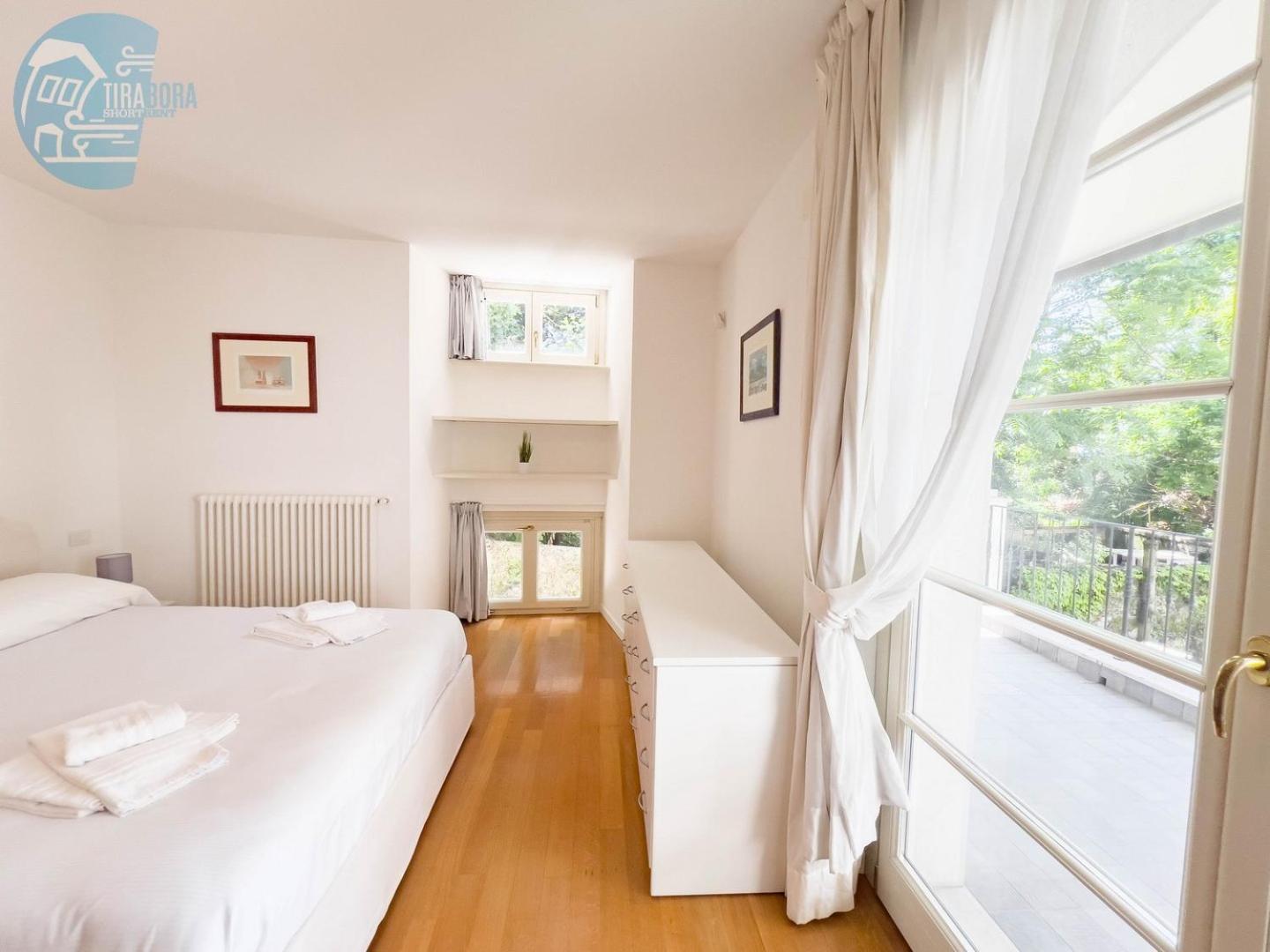 Cattedrale 5 Tirabora Short Rent Apartment Триест Екстериор снимка
