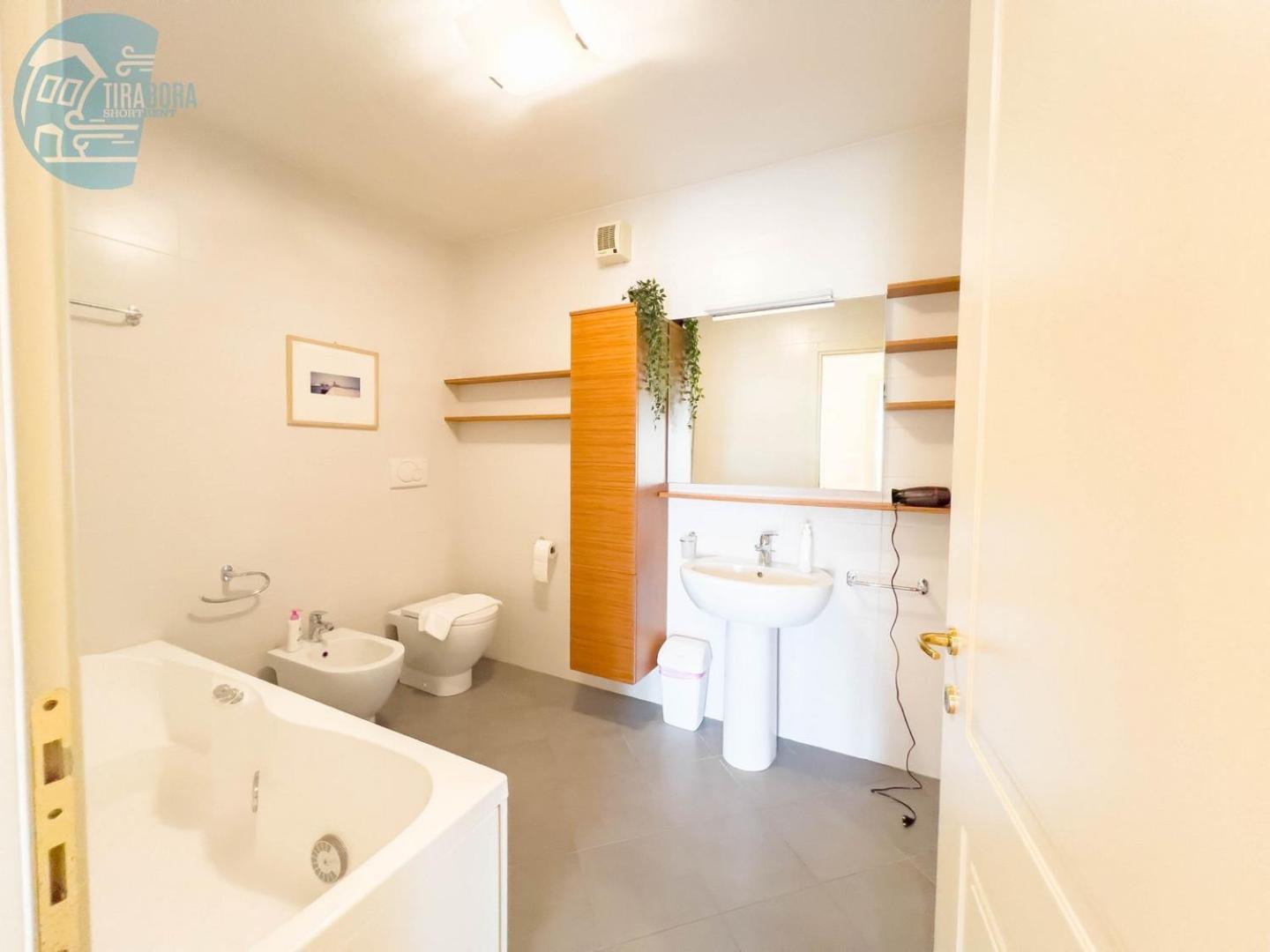 Cattedrale 5 Tirabora Short Rent Apartment Триест Екстериор снимка
