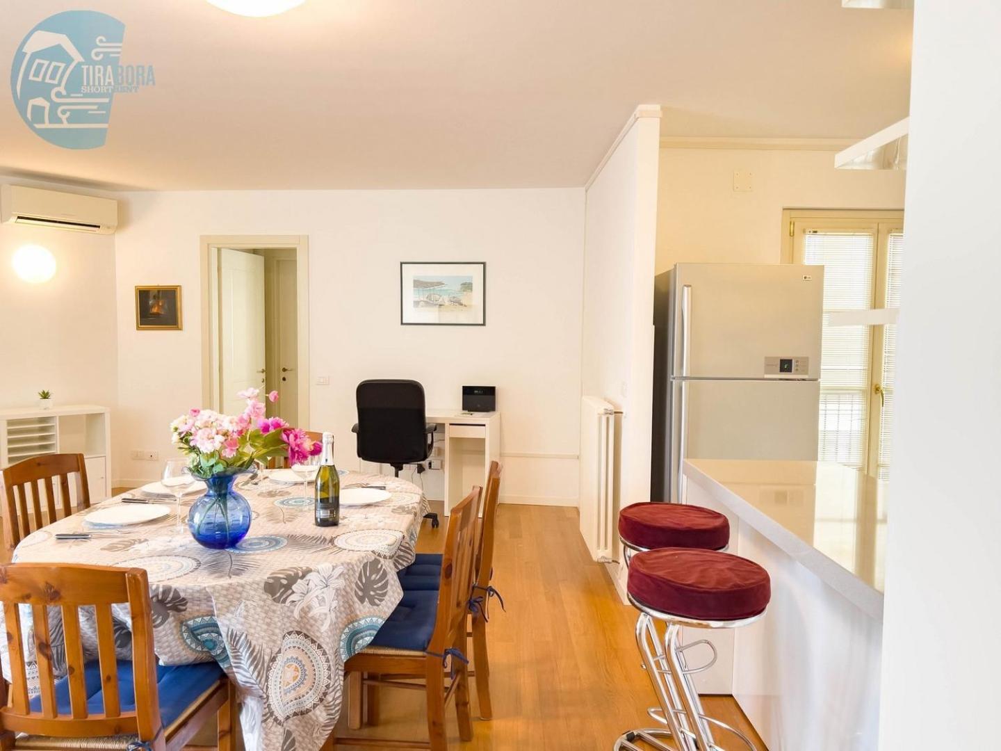 Cattedrale 5 Tirabora Short Rent Apartment Триест Екстериор снимка