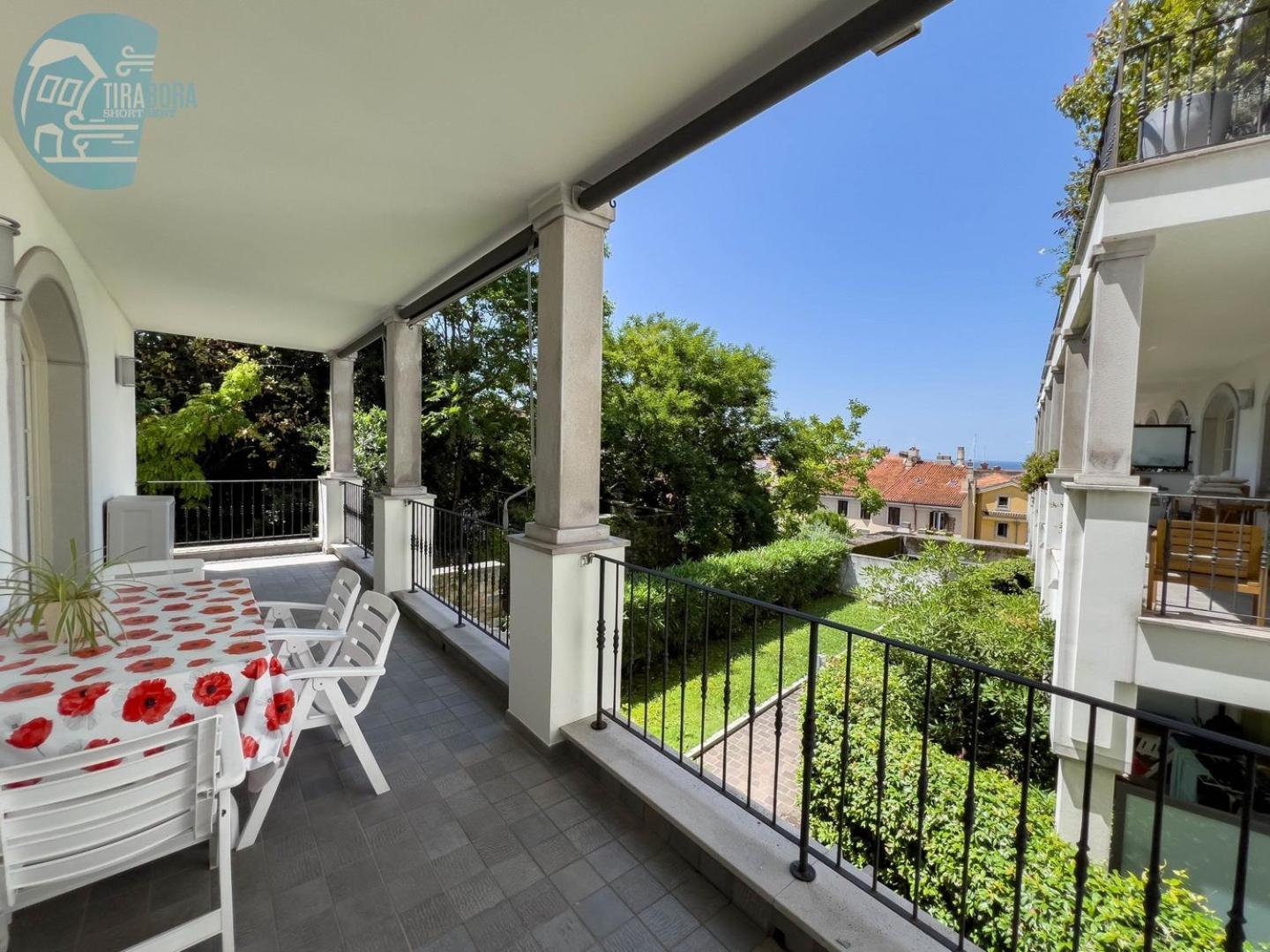 Cattedrale 5 Tirabora Short Rent Apartment Триест Екстериор снимка
