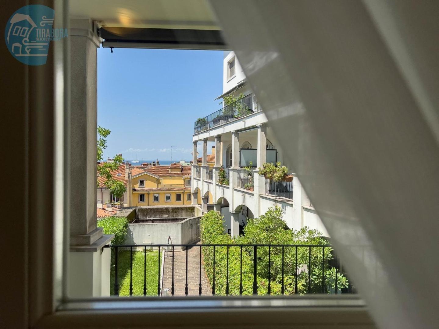 Cattedrale 5 Tirabora Short Rent Apartment Триест Екстериор снимка